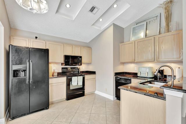 328 Hammocks Trail, Greenacres, FL 33413