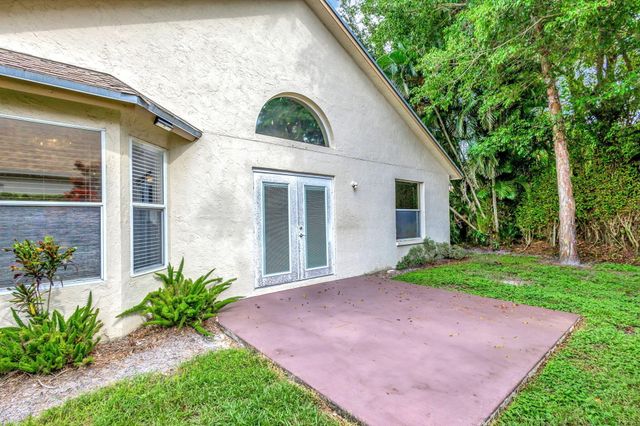 328 Hammocks Trail, Greenacres, FL 33413
