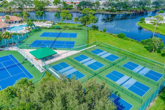 328 Hammocks Trail, Greenacres, FL 33413