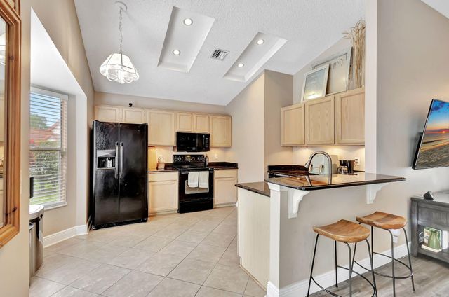 328 Hammocks Trail, Greenacres, FL 33413