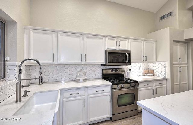 10382 E HILLERY Drive, Scottsdale, AZ 85255