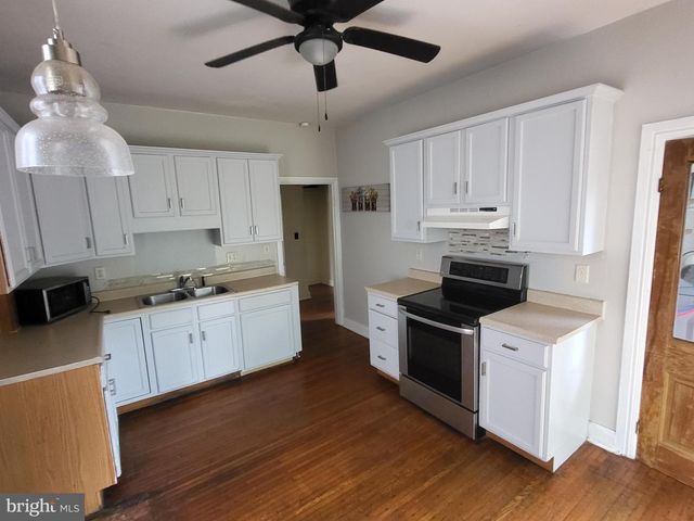 446 E QUEEN ST, Chambersburg, PA 17201