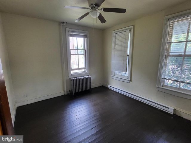 446 E QUEEN ST, Chambersburg, PA 17201