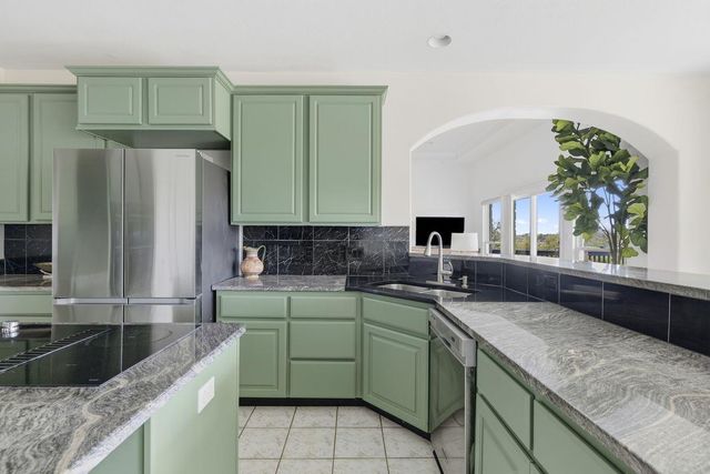 1015 Sunset Canyon DR N, Dripping Springs, TX 78620