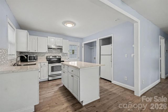 802 Stowe Drive, Lowell, NC 28098