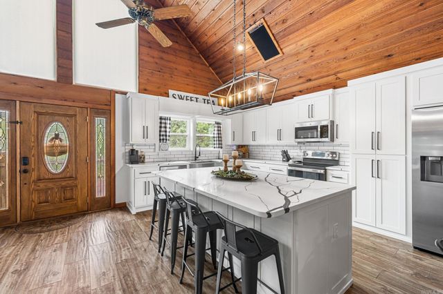 572 Memory Lane, Cabot, AR 72023