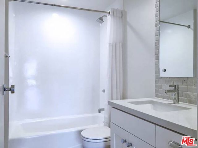 301 S SWALL Drive 202, Los Angeles, CA 90048