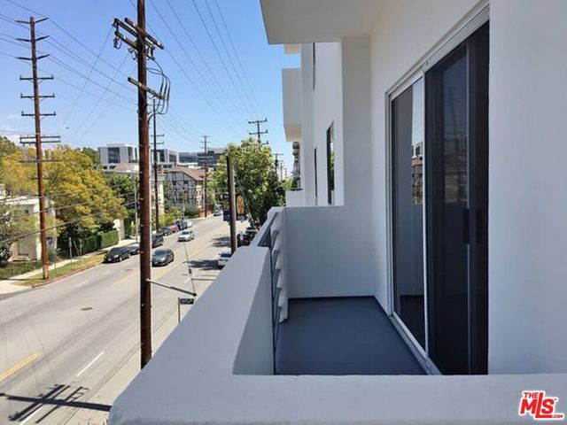 301 S SWALL Drive 202, Los Angeles, CA 90048
