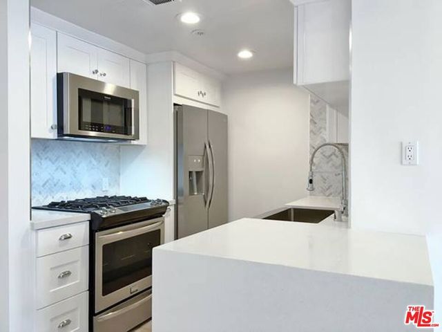 301 S SWALL Drive 202, Los Angeles, CA 90048
