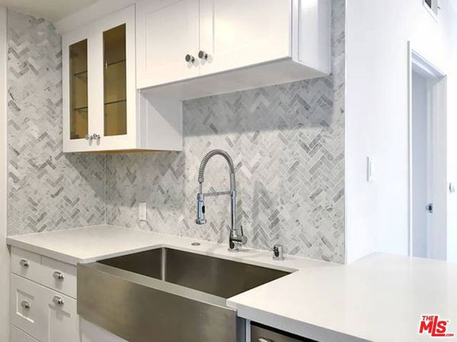 301 S SWALL Drive 202, Los Angeles, CA 90048