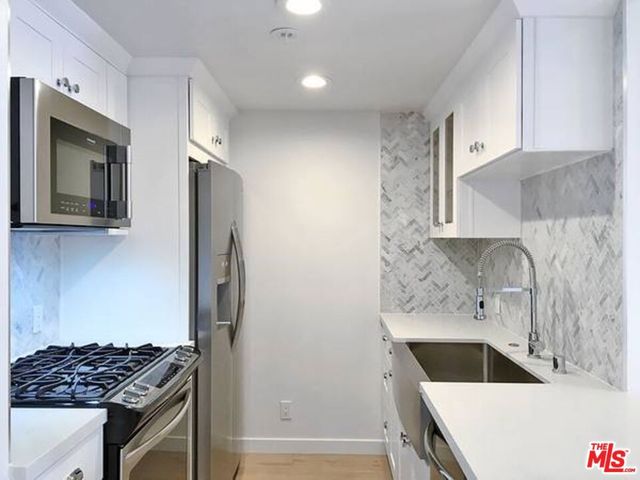 301 S SWALL Drive 202, Los Angeles, CA 90048