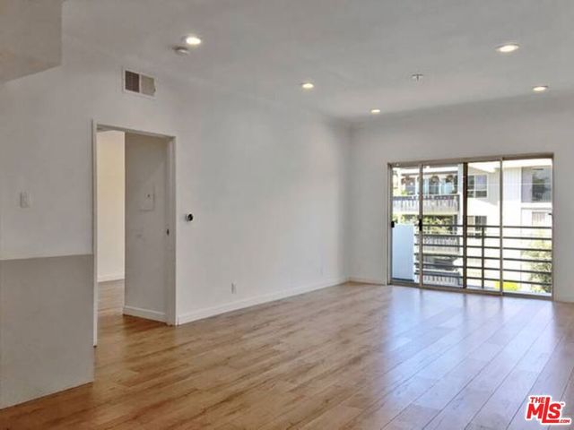 301 S SWALL Drive 202, Los Angeles, CA 90048