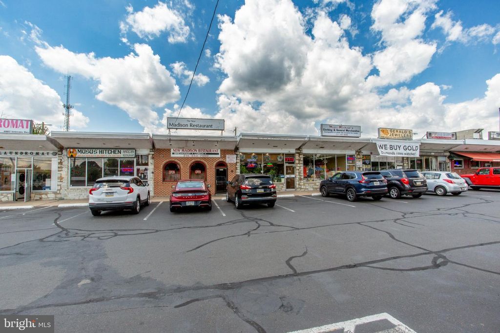 4009 VETERANS HWY, LEVITTOWN, PA 19056 — exterior