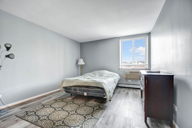 9740 S Pulaski Road 306, Oak Lawn, IL 60453