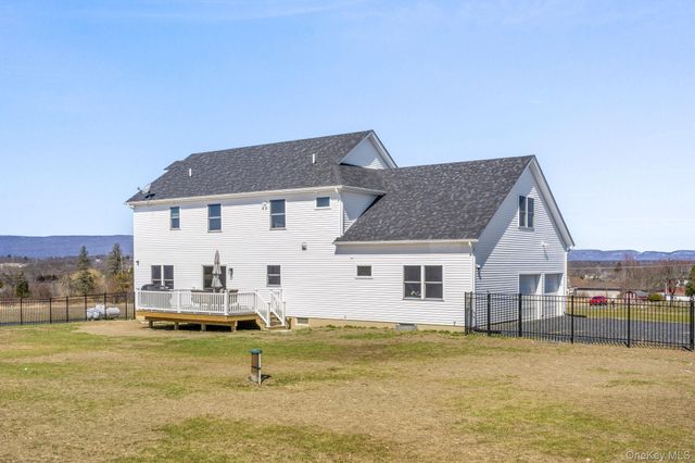 10 Harrier Ridge Drive, Wallkill, NY 12589