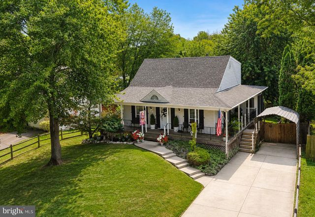5570 SAINT CHARLES DR, Woodbridge, VA 22193