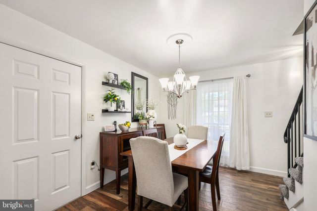 5570 SAINT CHARLES DR, Woodbridge, VA 22193