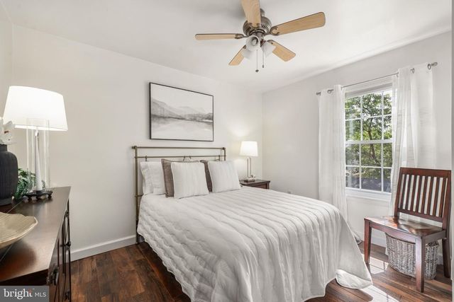 5570 SAINT CHARLES DR, Woodbridge, VA 22193