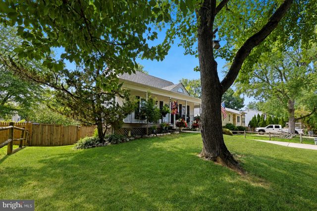 5570 SAINT CHARLES DR, Woodbridge, VA 22193