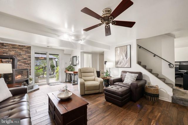 5570 SAINT CHARLES DR, Woodbridge, VA 22193