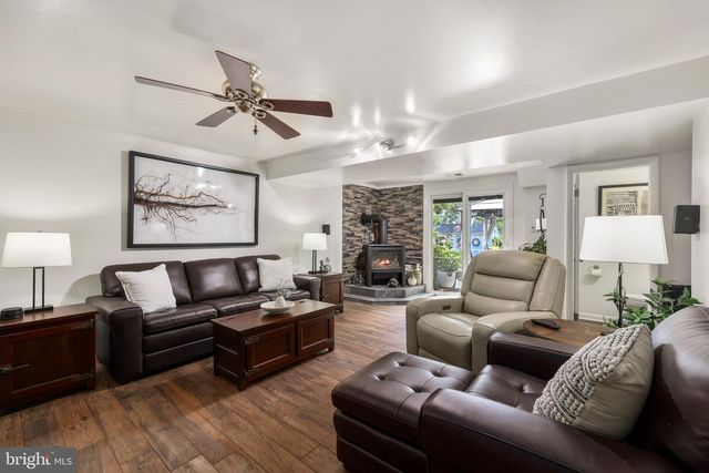 5570 SAINT CHARLES DR, Woodbridge, VA 22193