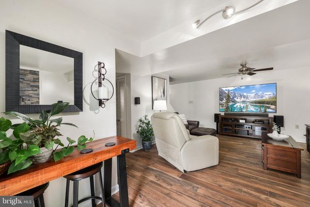 5570 SAINT CHARLES DR, Woodbridge, VA 22193