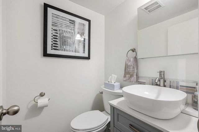 5570 SAINT CHARLES DR, Woodbridge, VA 22193