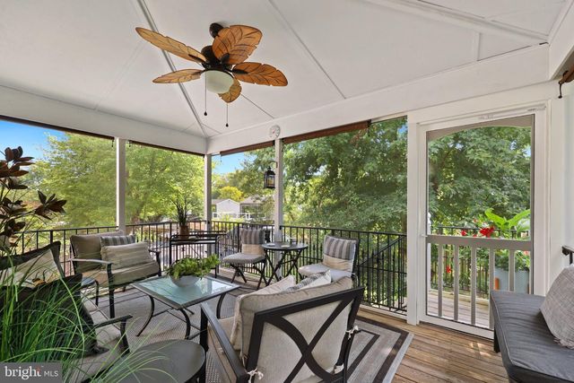 5570 SAINT CHARLES DR, Woodbridge, VA 22193