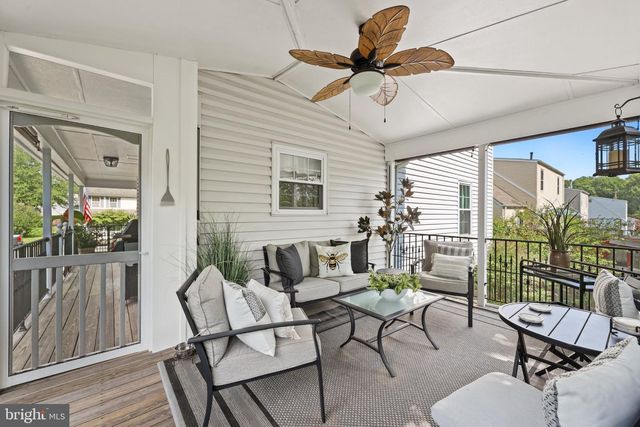 5570 SAINT CHARLES DR, Woodbridge, VA 22193