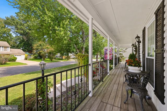 5570 SAINT CHARLES DR, Woodbridge, VA 22193