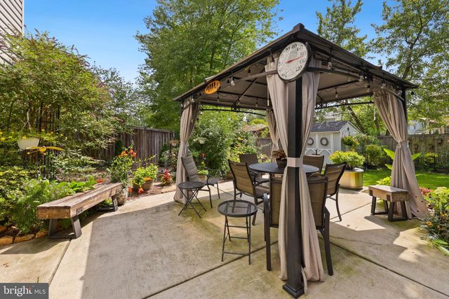 5570 SAINT CHARLES DR, Woodbridge, VA 22193