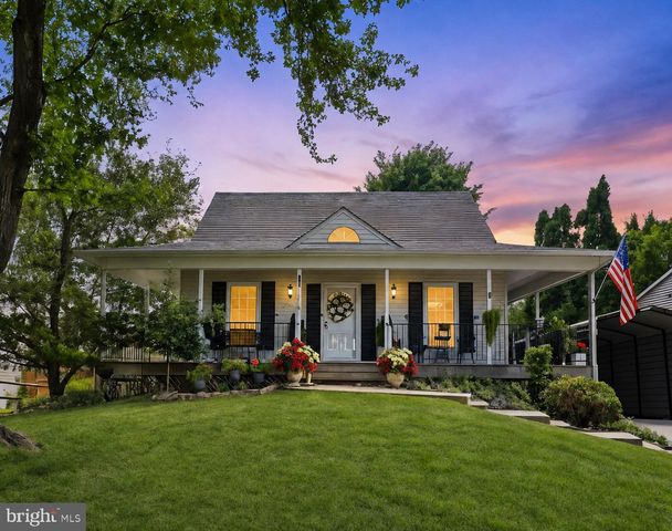 5570 SAINT CHARLES DR, Woodbridge, VA 22193
