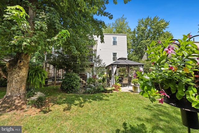 5570 SAINT CHARLES DR, Woodbridge, VA 22193