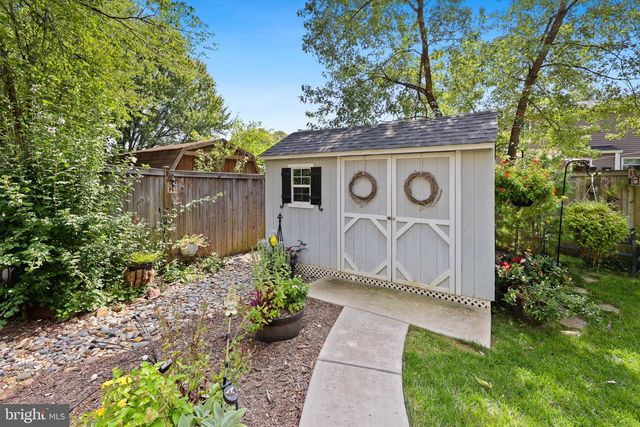 5570 SAINT CHARLES DR, Woodbridge, VA 22193