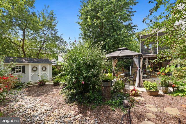 5570 SAINT CHARLES DR, Woodbridge, VA 22193