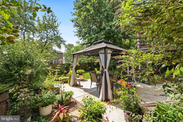 5570 SAINT CHARLES DR, Woodbridge, VA 22193