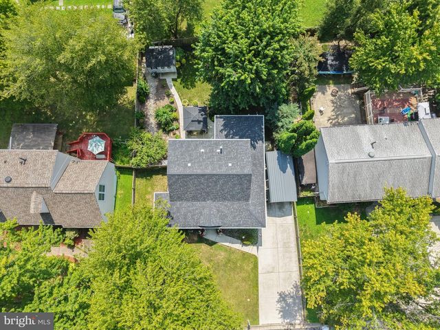 5570 SAINT CHARLES DR, Woodbridge, VA 22193