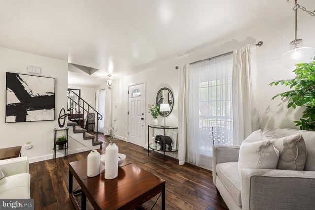 5570 SAINT CHARLES DR, Woodbridge, VA 22193