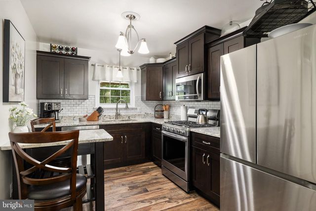 5570 SAINT CHARLES DR, Woodbridge, VA 22193