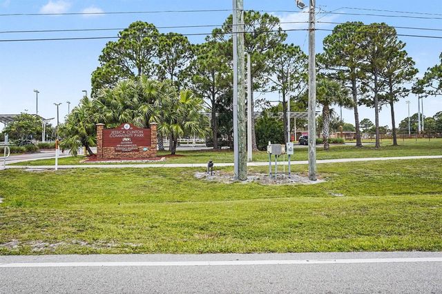 3306 SE Ford Lane SE, Port St. Lucie, FL 34984