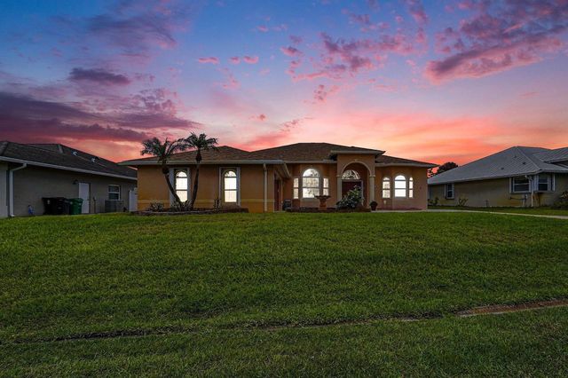 3306 SE Ford Lane SE, Port St. Lucie, FL 34984
