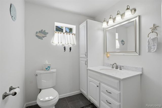425 W Caroline Street, Fenton, MI 48430