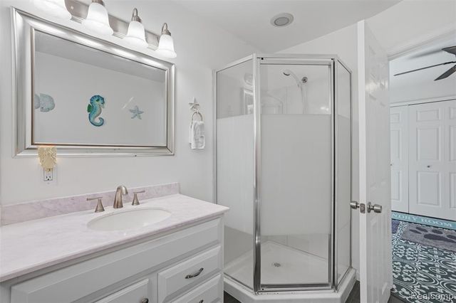 425 W Caroline Street, Fenton, MI 48430