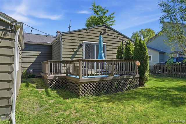425 W Caroline Street, Fenton, MI 48430