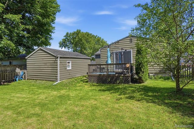 425 W Caroline Street, Fenton, MI 48430