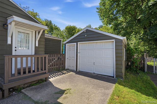 425 W Caroline Street, Fenton, MI 48430