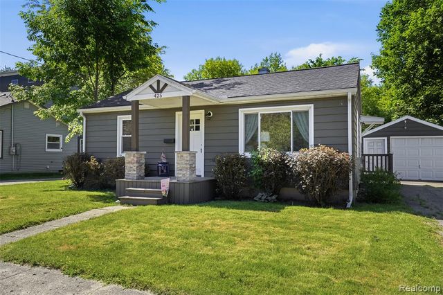 425 W Caroline Street, Fenton, MI 48430