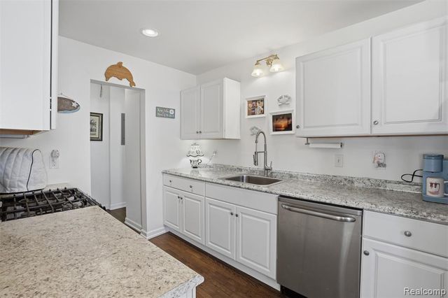 425 W Caroline Street, Fenton, MI 48430