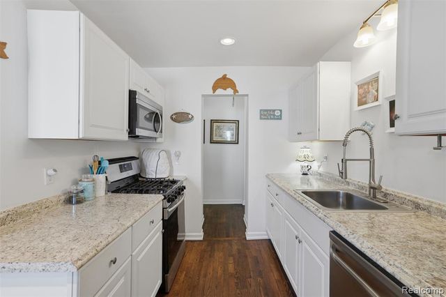 425 W Caroline Street, Fenton, MI 48430