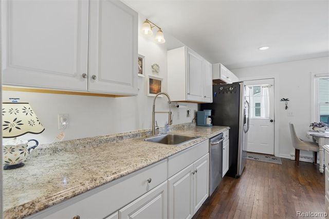 425 W Caroline Street, Fenton, MI 48430
